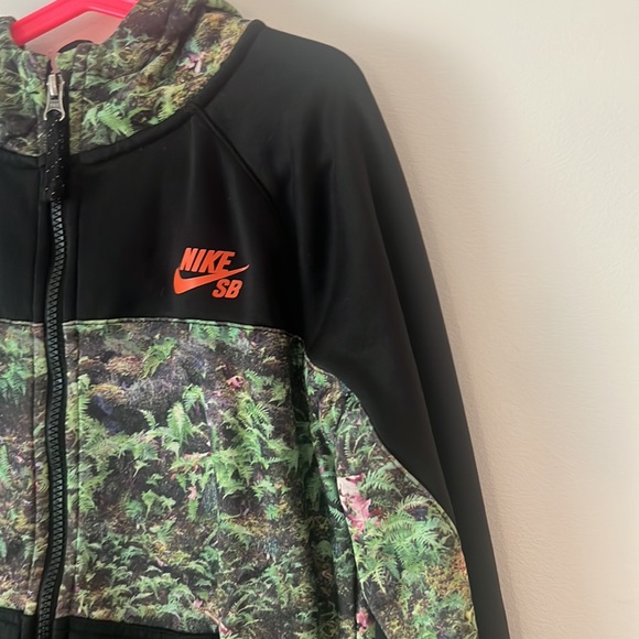 Nike SB Hoodie - Size M (10-12 yrs) - Picture 2 of 6